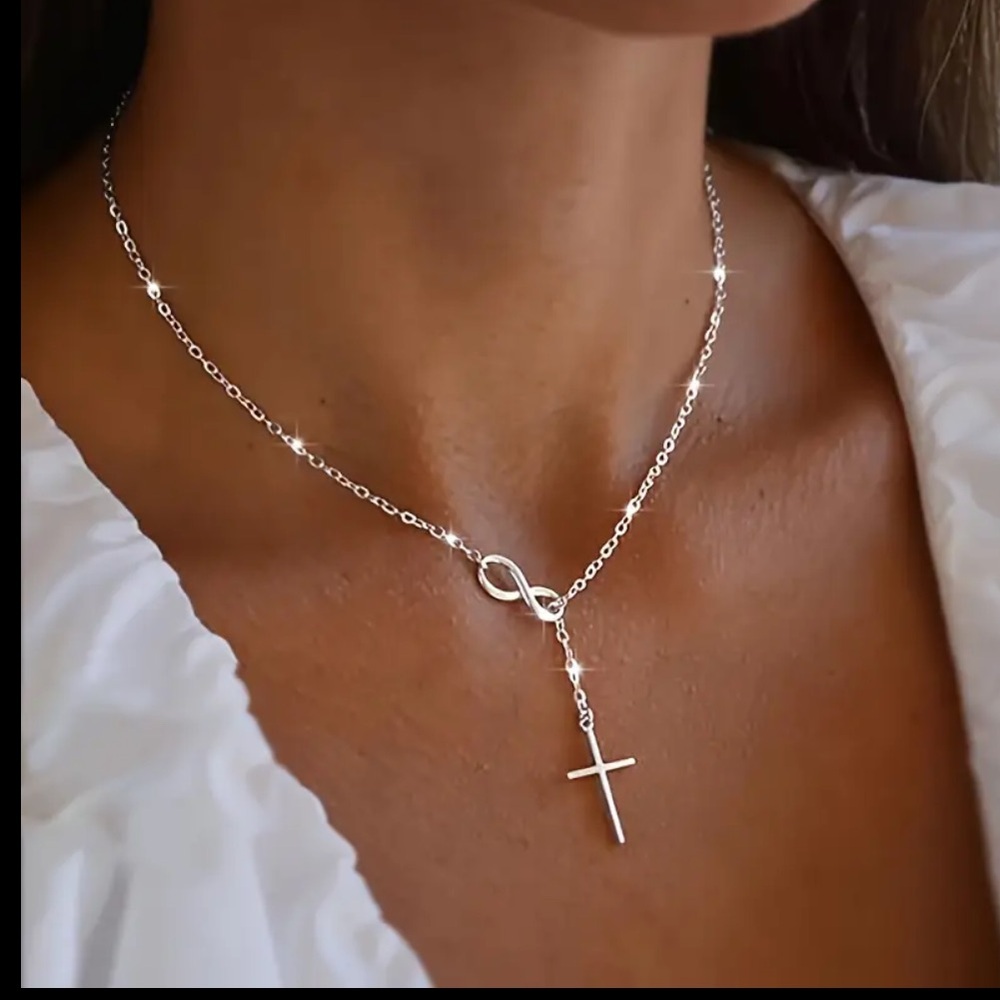 NWT 🤍Infinite pendant “ Together”